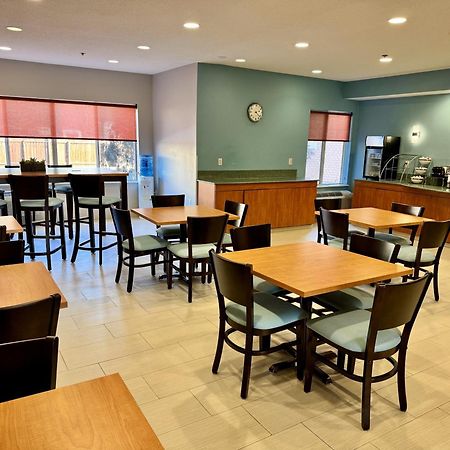 Days Inn & Suites By Wyndham Madison Exteriör bild