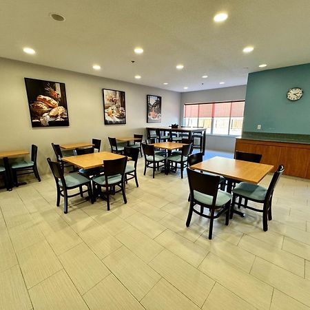 Days Inn & Suites By Wyndham Madison Exteriör bild