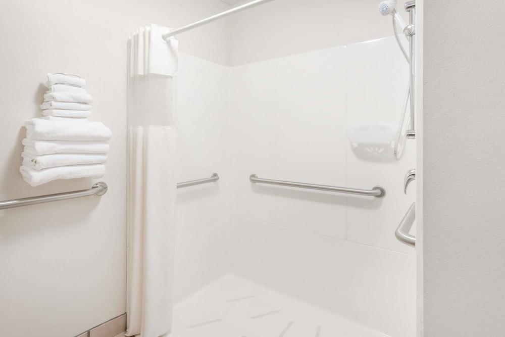 Days Inn & Suites By Wyndham Madison Exteriör bild