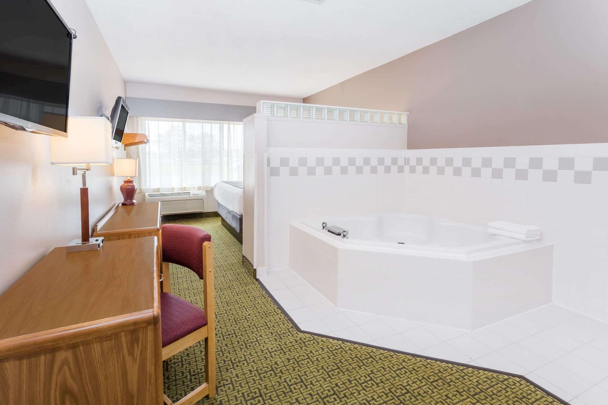 Days Inn & Suites By Wyndham Madison Exteriör bild