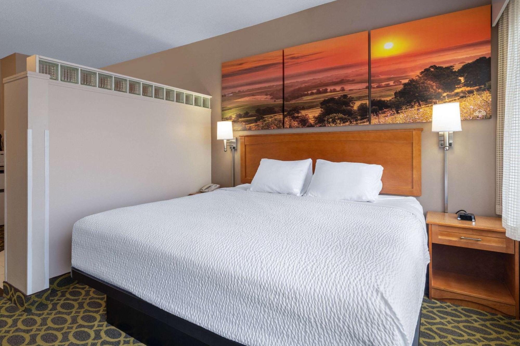 Days Inn & Suites By Wyndham Madison Exteriör bild