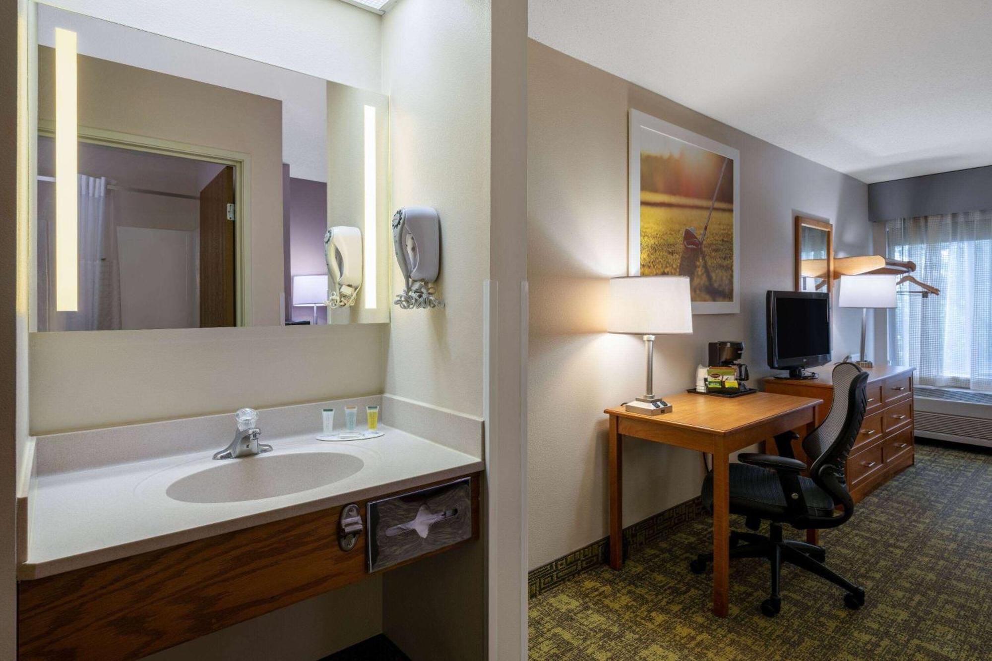 Days Inn & Suites By Wyndham Madison Exteriör bild