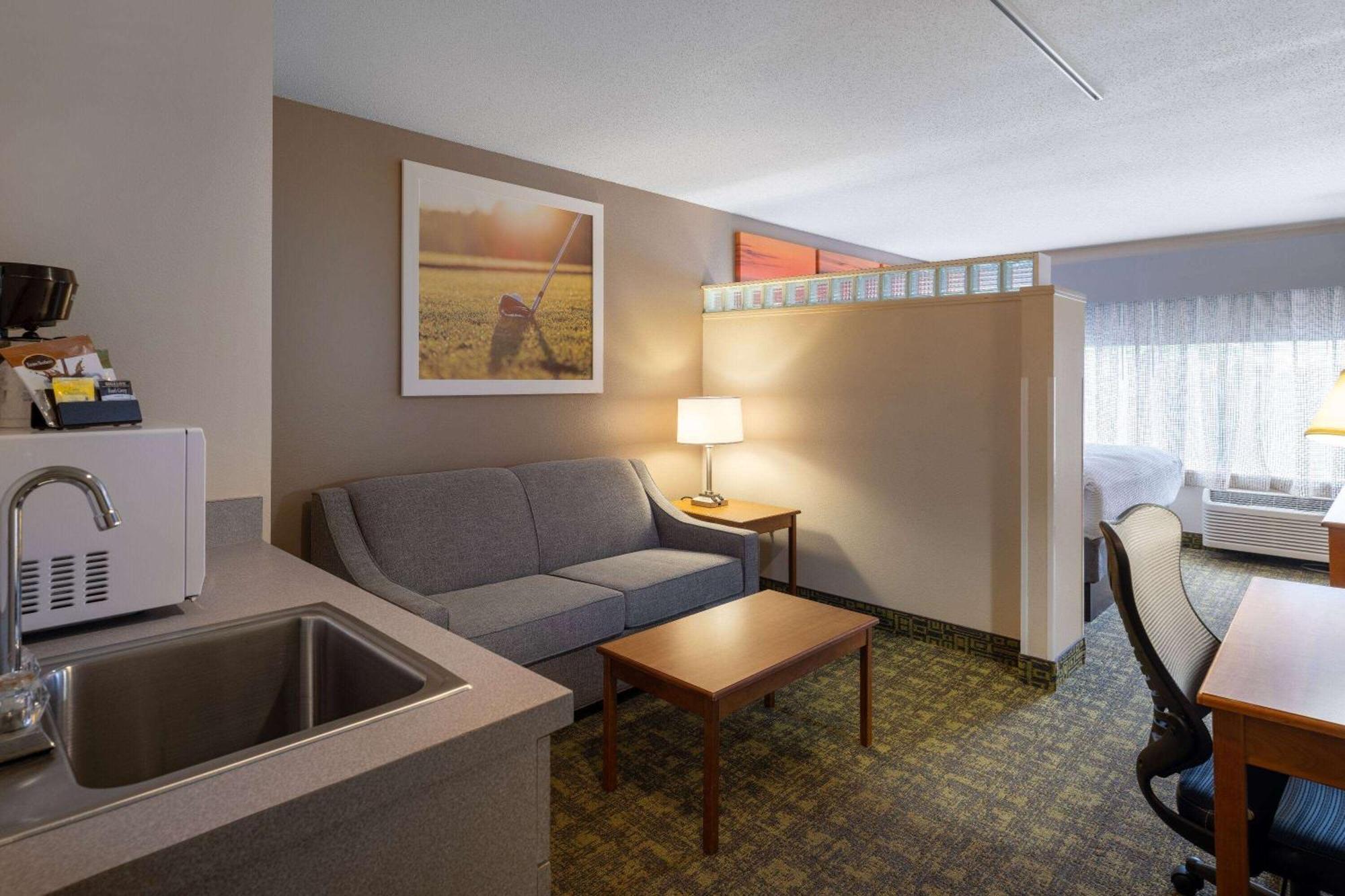 Days Inn & Suites By Wyndham Madison Exteriör bild