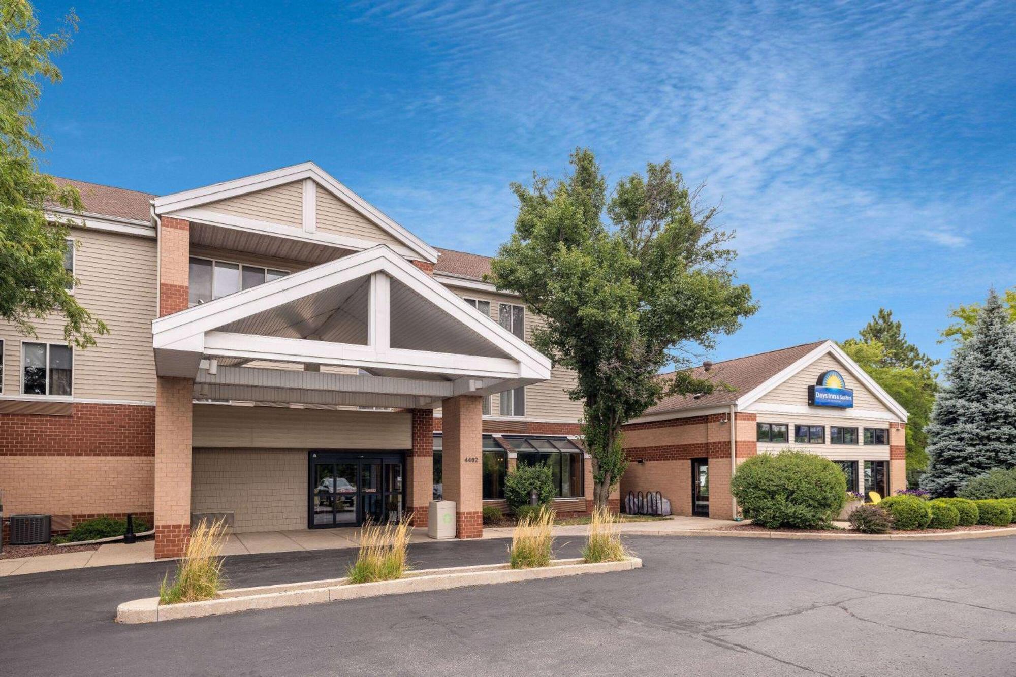 Days Inn & Suites By Wyndham Madison Exteriör bild