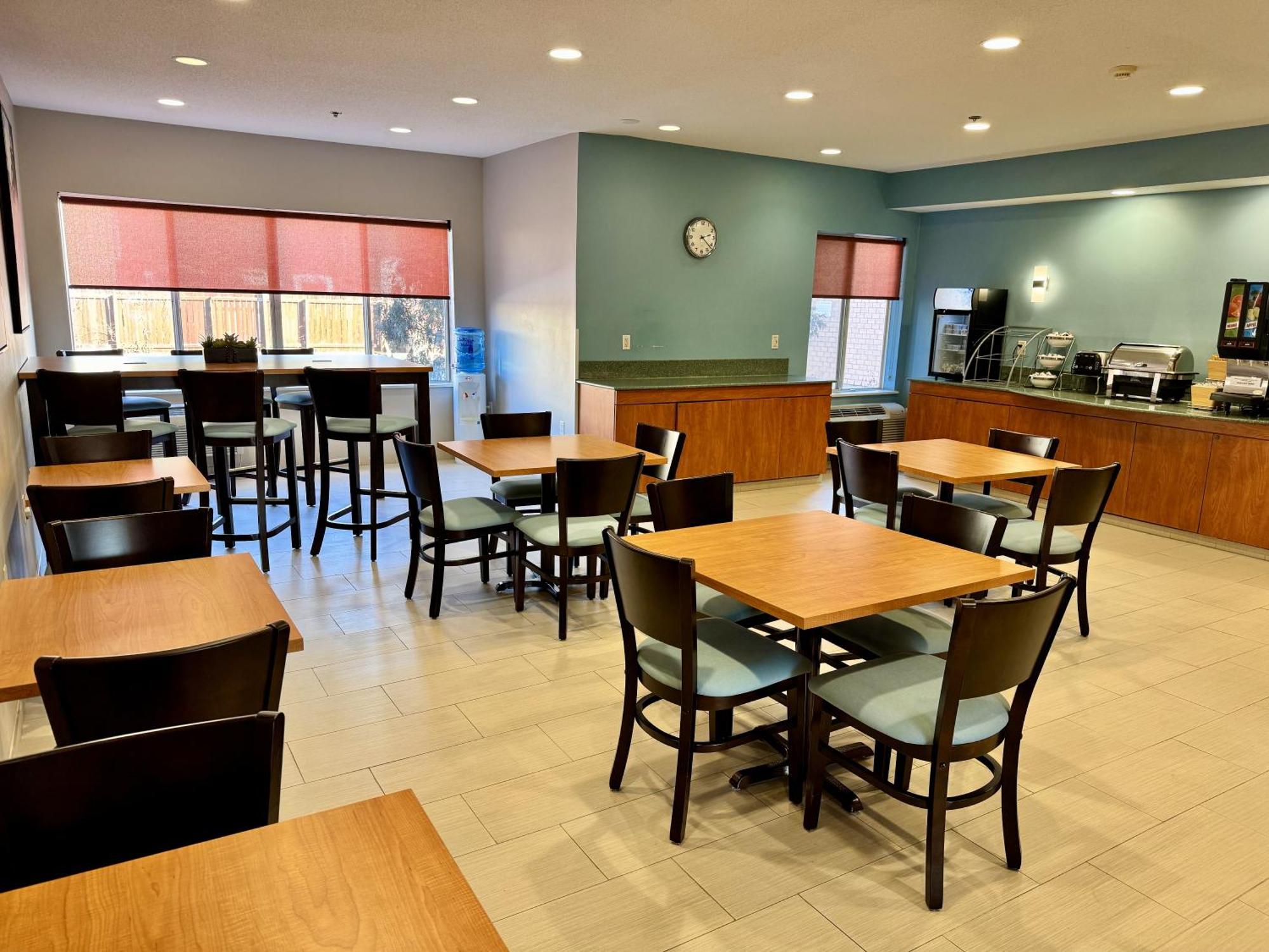 Days Inn & Suites By Wyndham Madison Exteriör bild