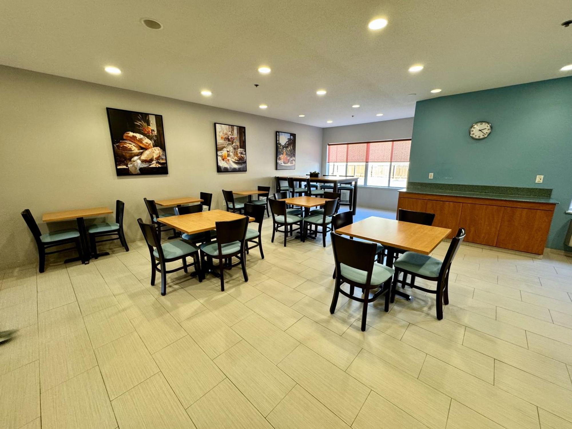 Days Inn & Suites By Wyndham Madison Exteriör bild