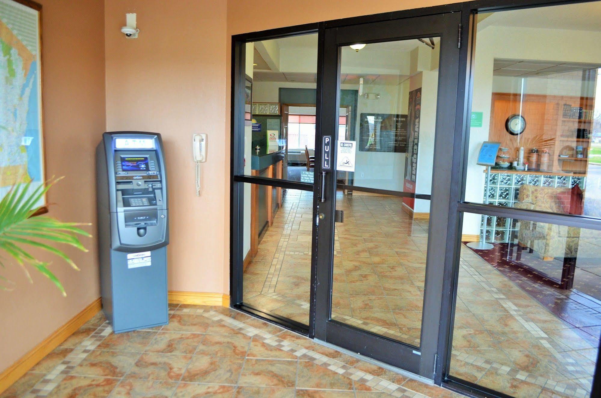 Days Inn & Suites By Wyndham Madison Exteriör bild