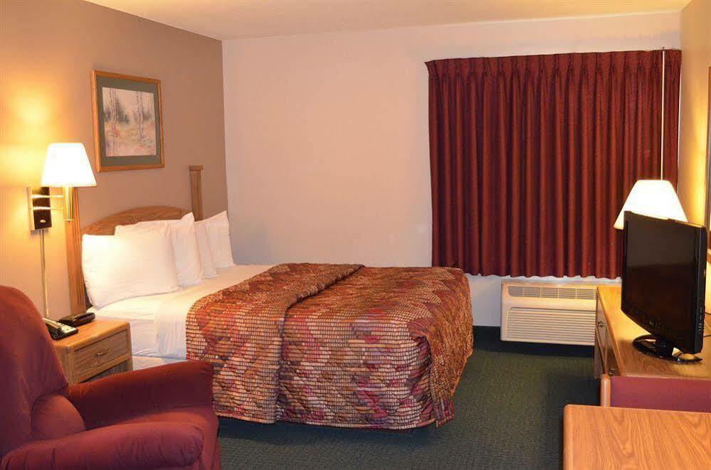 Days Inn & Suites By Wyndham Madison Exteriör bild