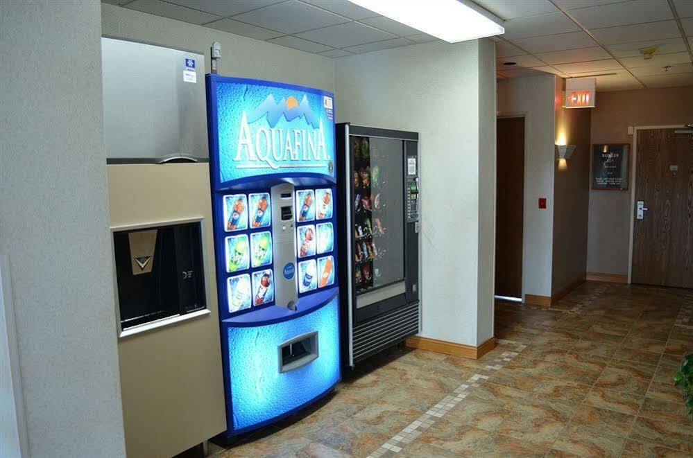 Days Inn & Suites By Wyndham Madison Exteriör bild