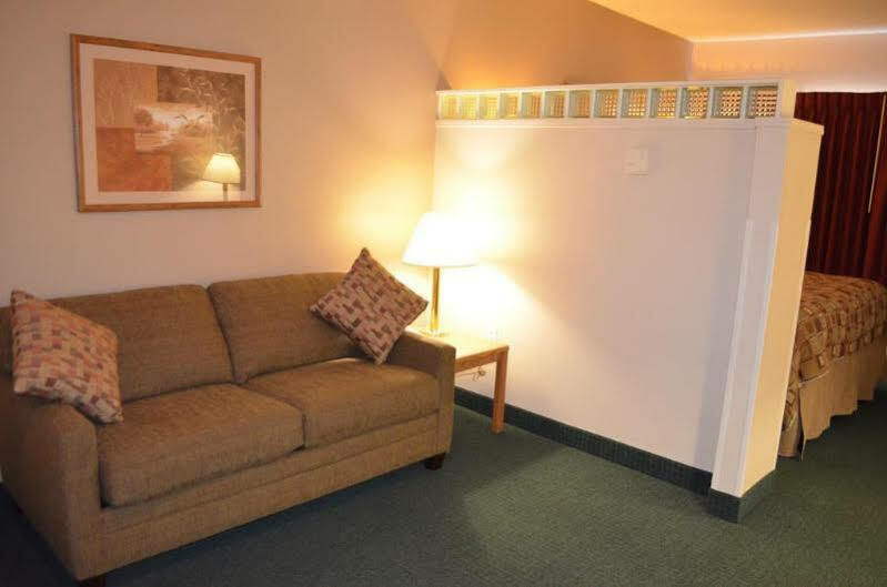 Days Inn & Suites By Wyndham Madison Exteriör bild