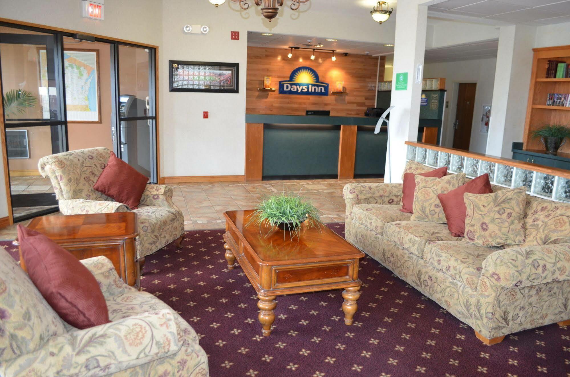 Days Inn & Suites By Wyndham Madison Exteriör bild